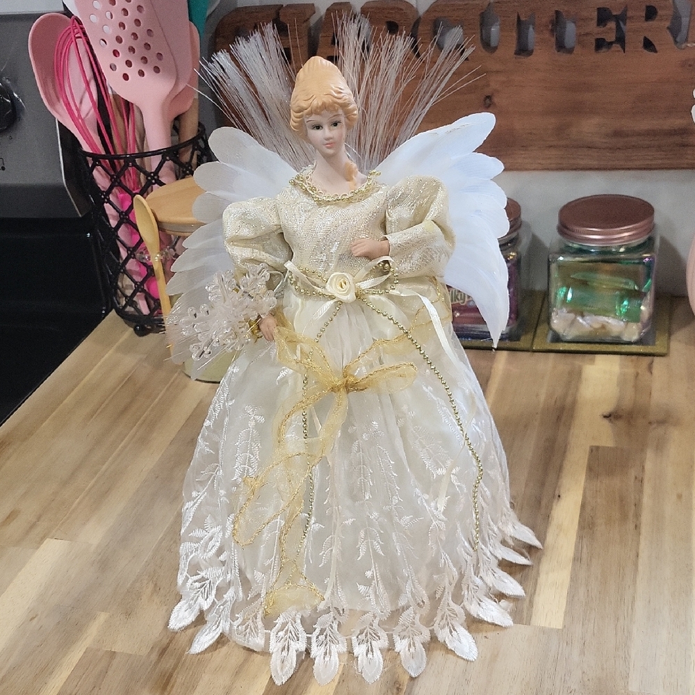 😇🌲 Elegant Light Up Angel Tree Topper with Gold Accents